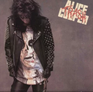 Copertina del disco "Trash" di Alice Cooper. Una riflessione all'interno del blog